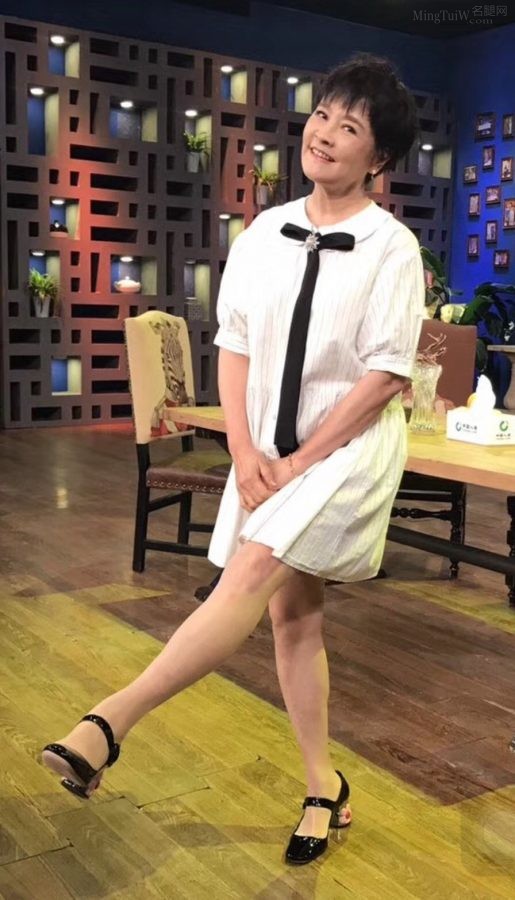 《春妮的周末时光》春妮和梁丹妮的高跟腿(3/19)