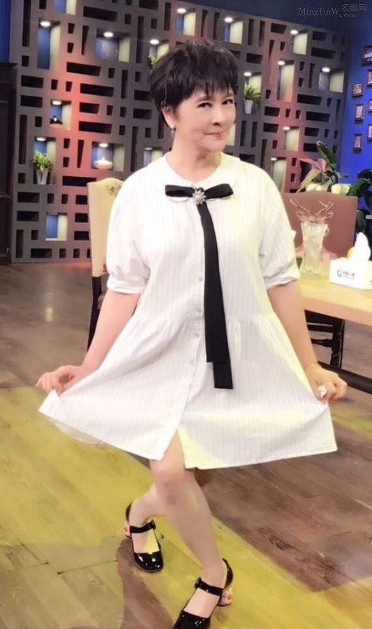 《春妮的周末时光》春妮和梁丹妮的高跟腿(4/19)