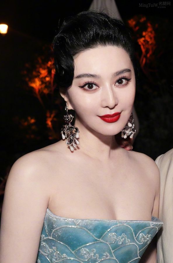 东方典雅美艳气质范冰冰两只大白兔呼之欲出(6/8)
