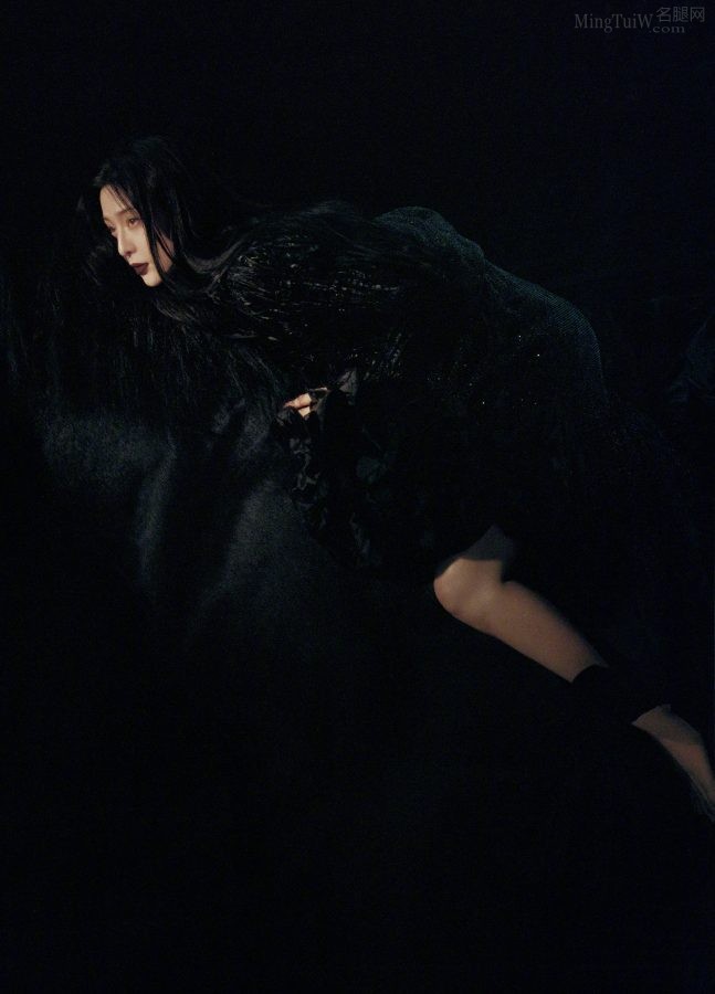 Fan Bingbing's high-end pure lust photo shoot shows off her beautiful legs(4/5)