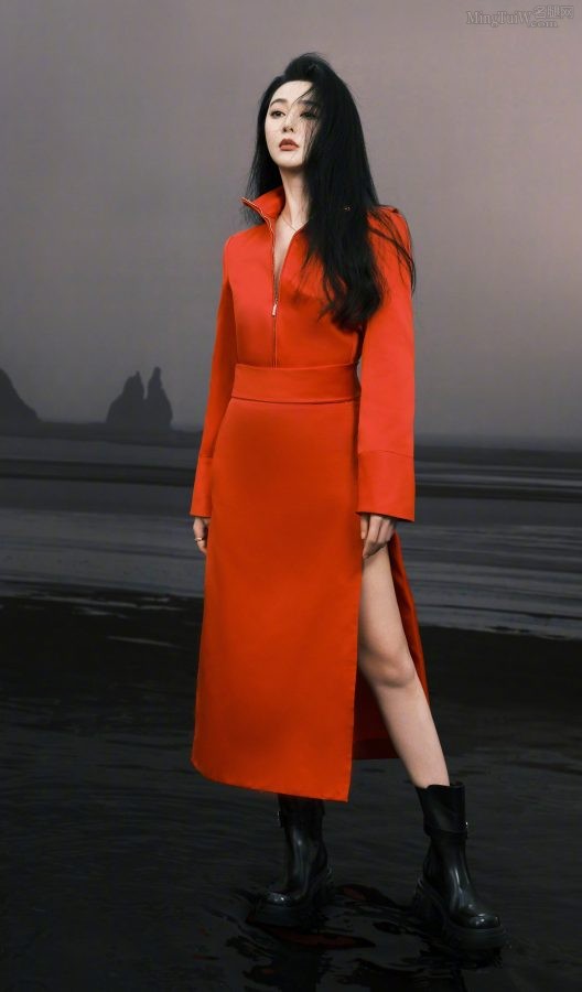 Fan Bingbing appeared in Czech Vogue to release a blockbuster photo shoot(1/8)