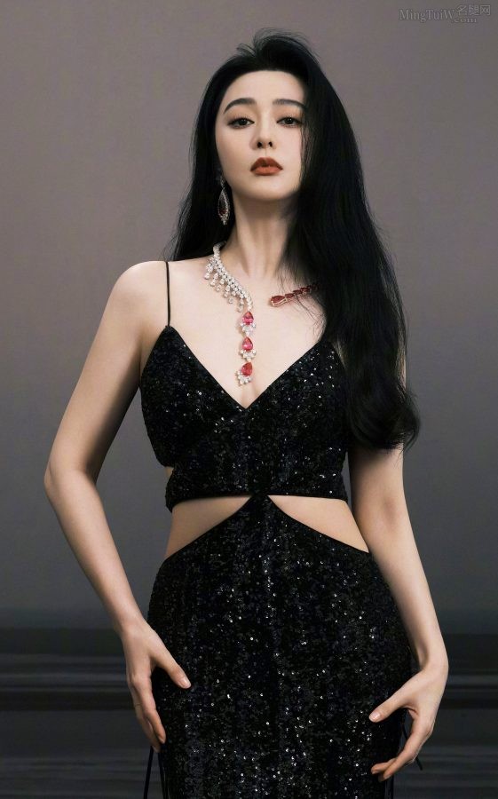 范冰冰登上捷克版《Vogue》发布光影大片写真(4/8)
