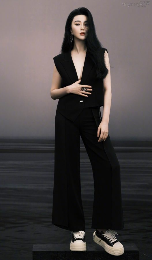 Fan Bingbing appeared in Czech Vogue to release a blockbuster photo shoot(7/8)