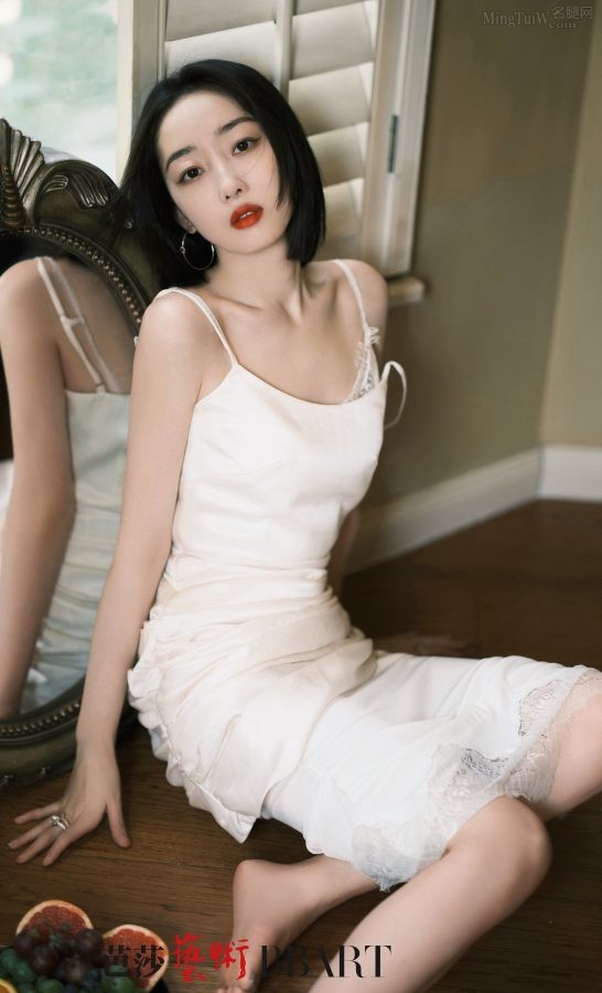 芭莎艺术写真大片蒋梦婕百变造型秀美腿(5/8)