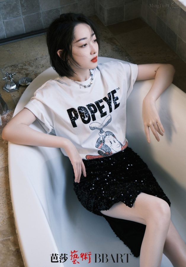 芭莎艺术写真大片蒋梦婕百变造型秀美腿(6/8)