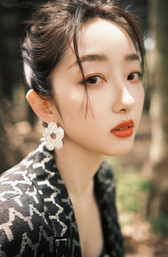 美佳人蒋梦婕红唇美脸大秀白沟(3/6)