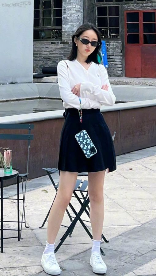 蒋梦婕穿小白鞋生活照显露出令人羡慕的纤细腿部(5/7)