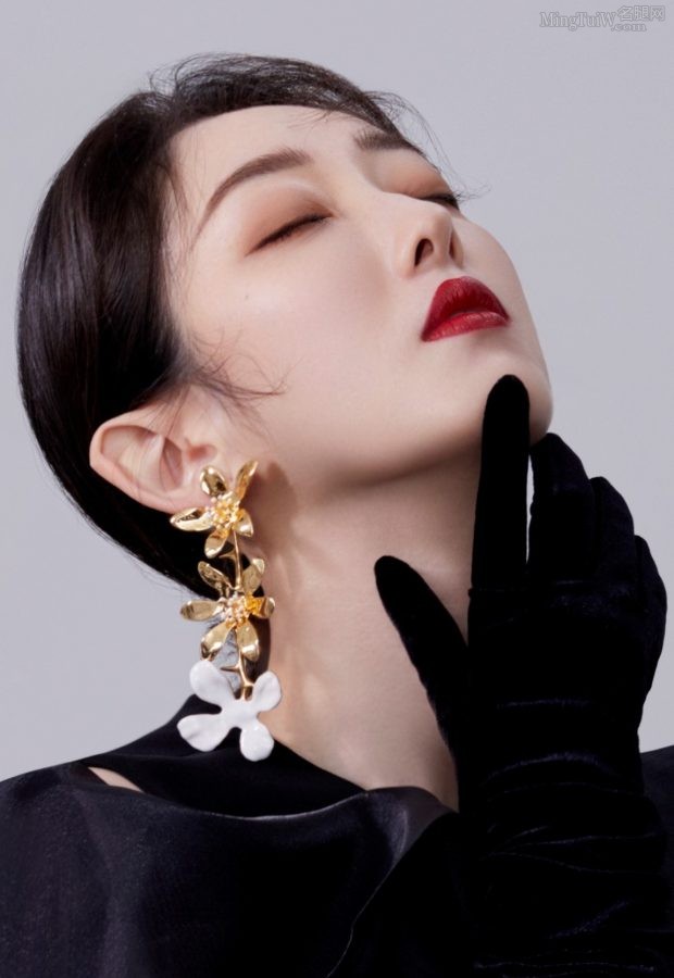 蒋梦婕气质高贵细长腿写真大片(2/4)