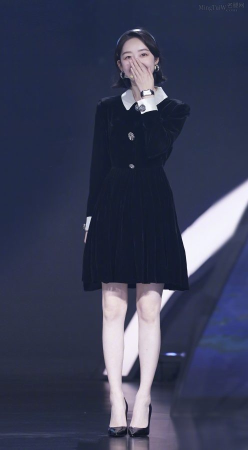 蒋梦婕白皙纤长的美丽小腿(2/7)