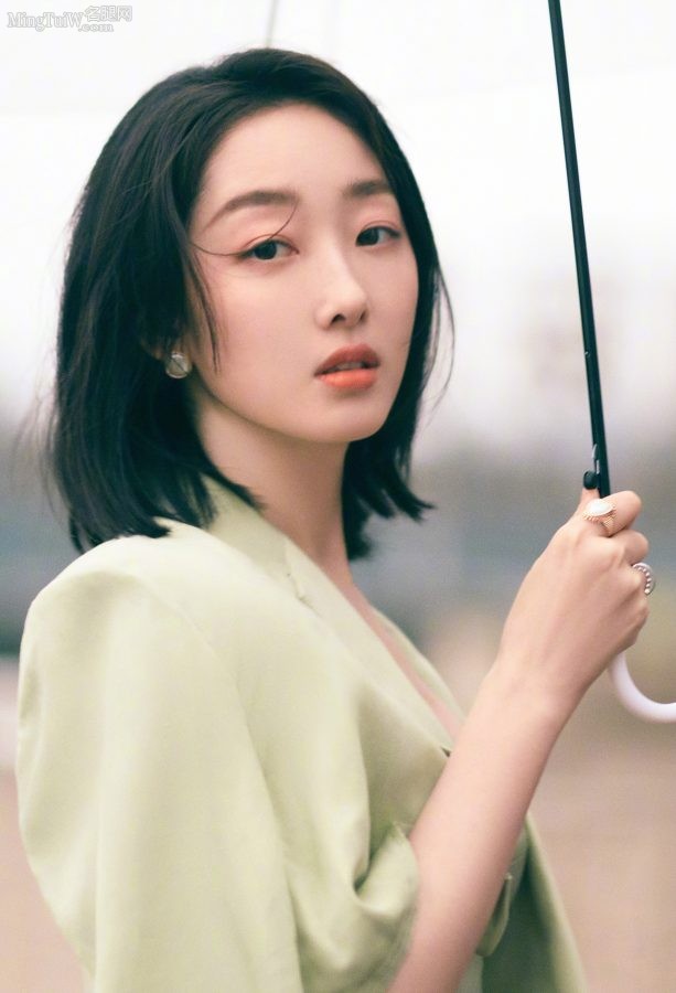 女明星优雅登台玉手玉脚纤细动人(5/5)
