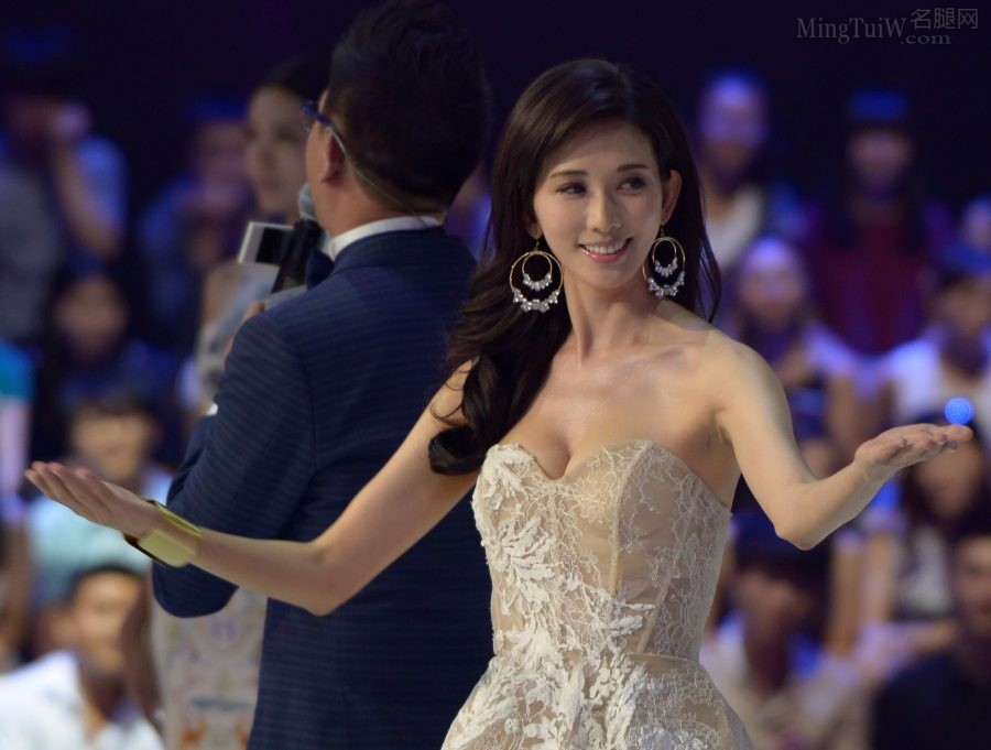 《女神的新衣》林志玲穿低胸礼服大秀事业线(18/20)