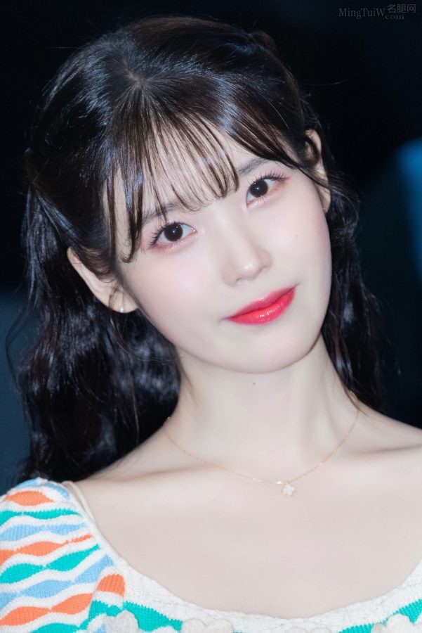 韩国美女李知恩美白腿穿高跟皮靴外出被拍(12/13)