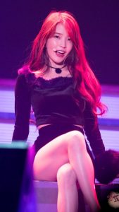 韩国女歌手李知恩台上迷人的美腿（第1张/共57张）