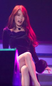 韩国女歌手李知恩台上迷人的美腿（第3张/共57张）