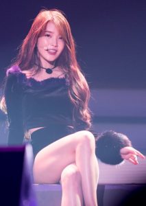 韩国女歌手李知恩台上迷人的美腿（第4张/共57张）