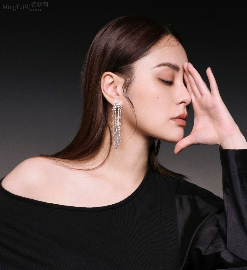 《ELLE》杂志容祖儿Twins霍汶希港风大片(5/7)