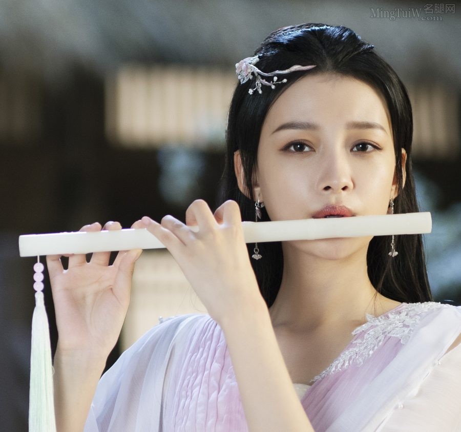 女演员孙怡古装仙子造型展露无瑕玉足(2/3)
