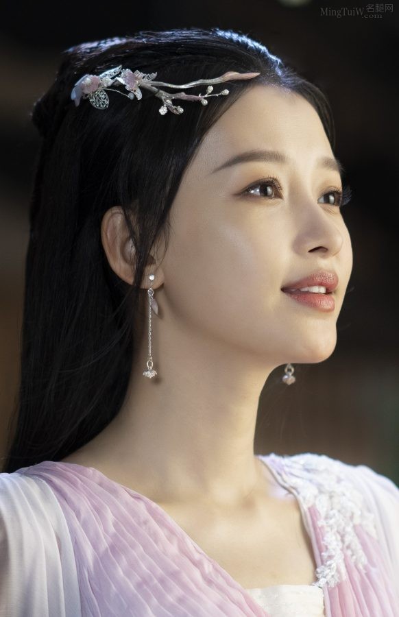 女演员孙怡古装仙子造型展露无瑕玉足(3/3)