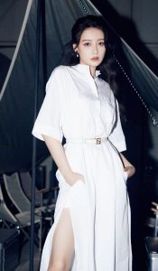 孙怡白亮玉腿美足穿凉鞋气质纯洁高傲