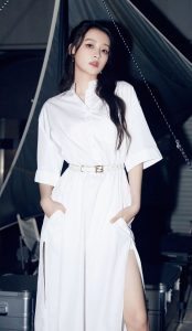 孙怡白亮玉腿美足穿凉鞋气质纯洁高傲