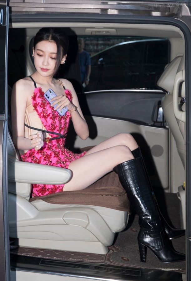 孙怡录制综艺节目大腿光滑迷人(13/20)
