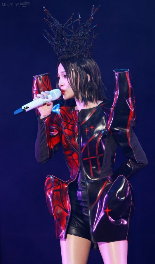 黑桃女王张韶涵美长腿穿皮靴丝袜有质感光泽(10/66)