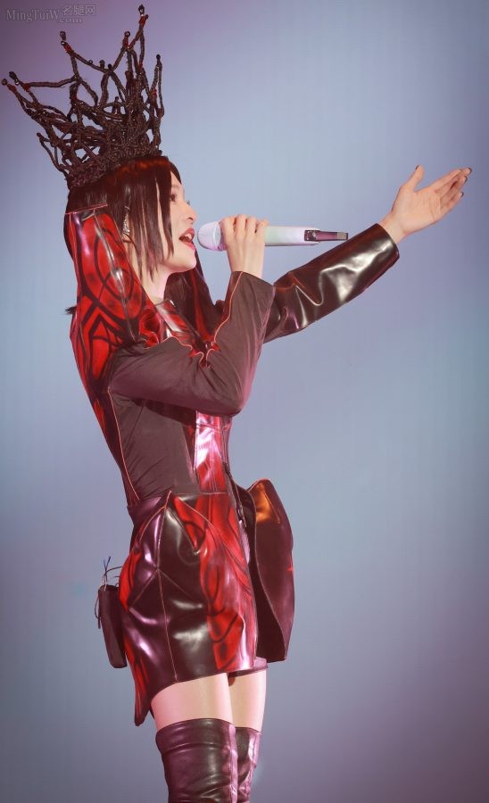 黑桃女王张韶涵美长腿穿皮靴丝袜有质感光泽(38/66)