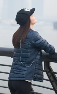 张韶涵在黄浦江畔展示自己圆润的翘臀（第2张/共10张）