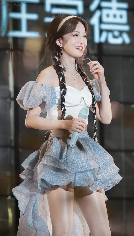双马尾可爱公主张韶涵穿了肉丝的美腿笔直修长(29/29)