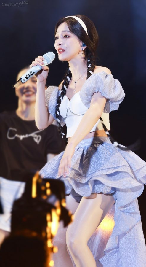 双马尾可爱公主张韶涵穿了肉丝的美腿笔直修长(6/29)