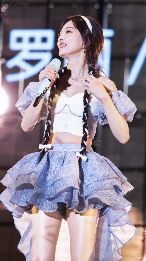 双马尾可爱公主张韶涵穿了肉丝的美腿笔直修长(9/29)