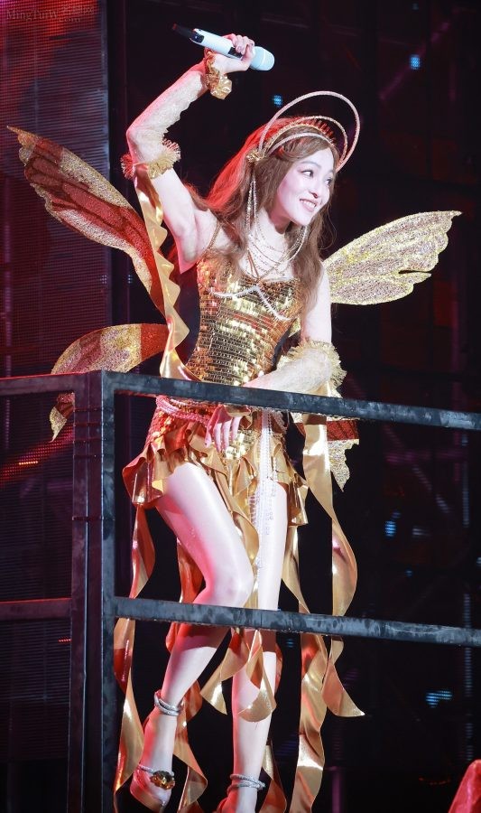  Zhang Shaohan, the golden butterfly with beautiful legs and nude pantyhose, at the concert(45/124)