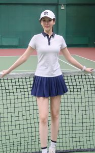 网球美少女朱梓橦白嫩细长的美腿