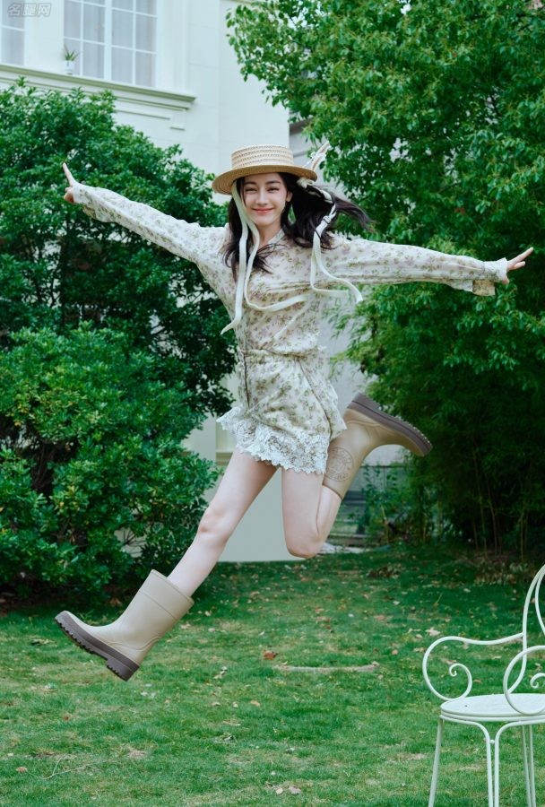 迪丽热巴白皙美直腿天真烂漫美照(16/18)