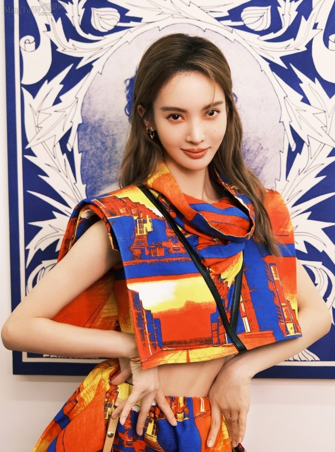 美女明星金晨好细的小蛮腰(5/9)
