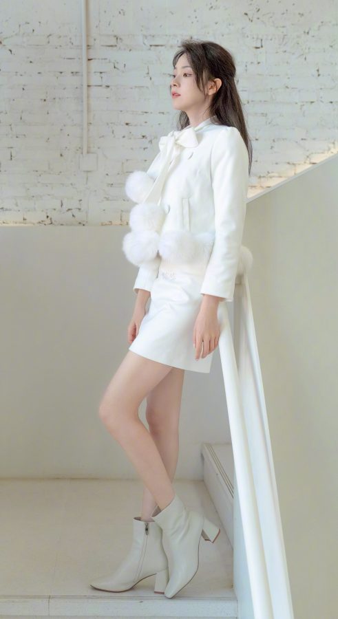 纯洁好看的女星陈瑶纤细美腿穿短靴(2/2)