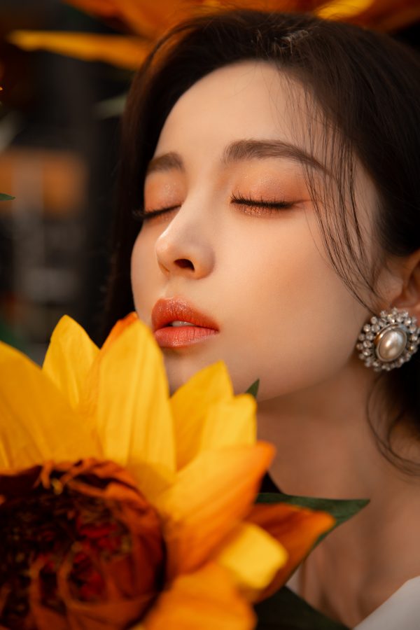 向阳花下的古力娜扎高清的清纯美脸楚楚动人(6/6)