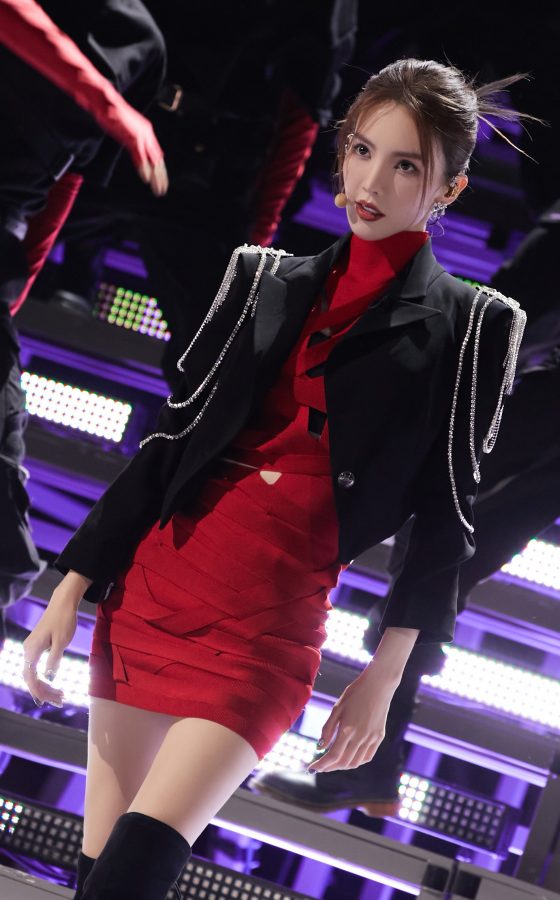 金晨美腿长靴乘风破浪，宁静、孟佳、李斯丹妮同台(4/19)