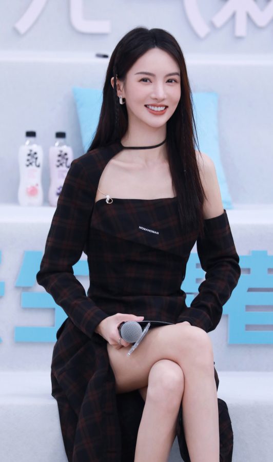 金晨在《舞蹈生》节目里超迷人的美腿(1/4)