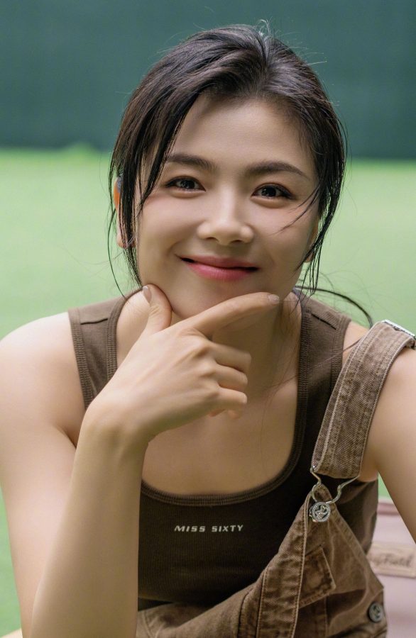 刘涛穿紧身背心凸显女星美好线条(5/6)