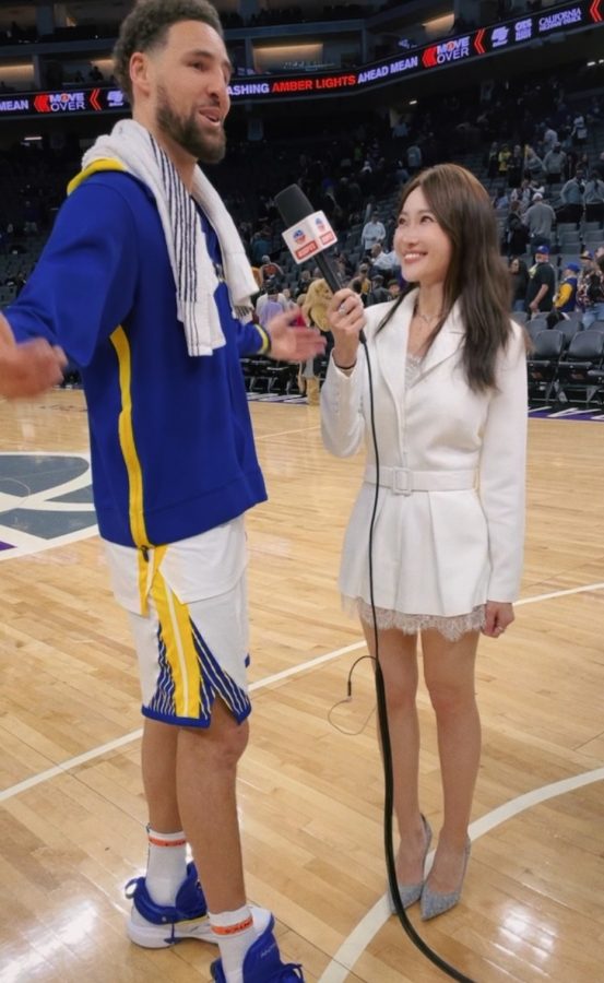 ESPN记者孟超美腿高跟赛后采访运动员(1/3)