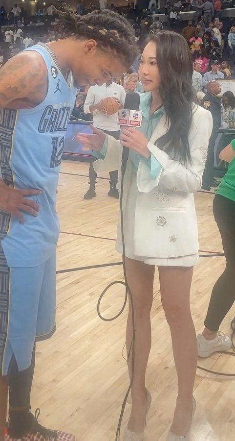 ESPN记者孟超短裤美腿尖头高跟(2/2)