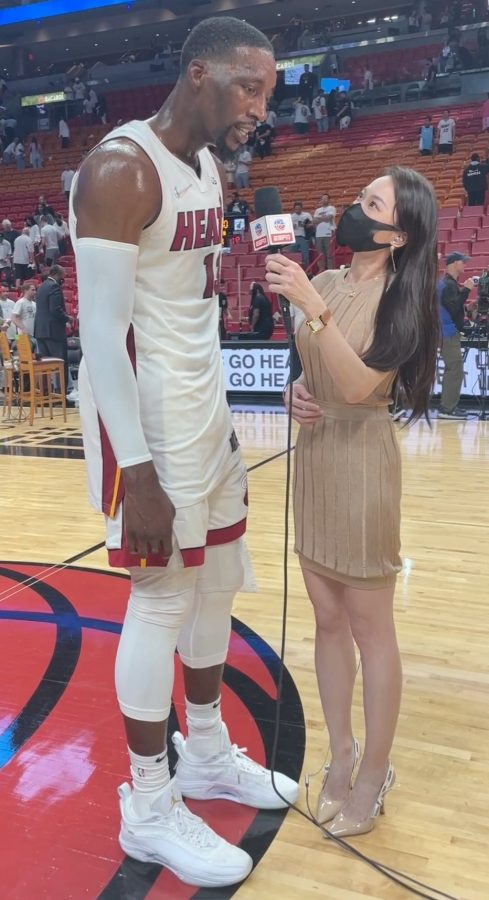 ESPN美女记者孟超采访时的美腿高跟照(2/2)