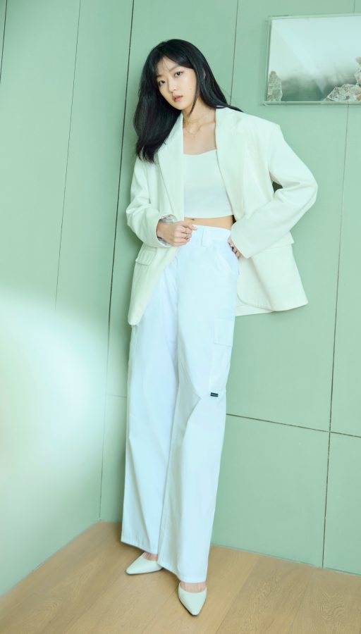 清纯玉女孙千美妙的足背和纤滑的玉手(3/5)