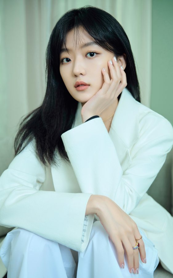 清纯玉女孙千美妙的足背和纤滑的玉手(5/5)