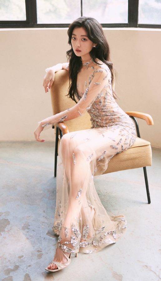 孙千绝妙的半透美裙里曼妙的长腿(1/7)