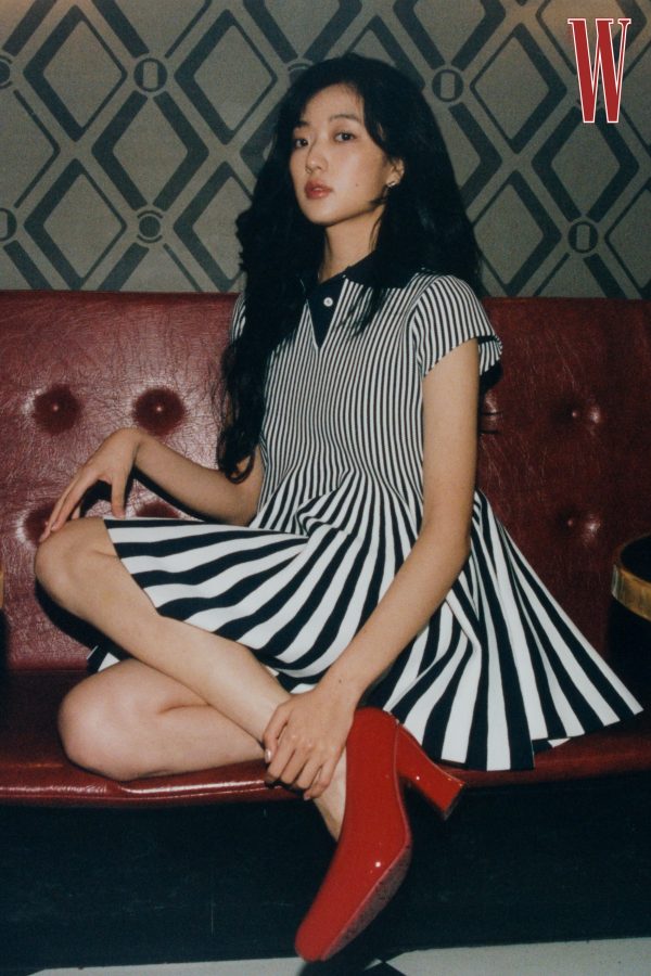 女演员孙千穿上高跟鞋为杂志拍摄大片写真(3/8)