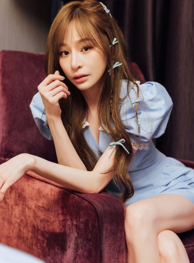 女歌星王心凌穿小蓝裙秀美腿甜度满满(4/14)