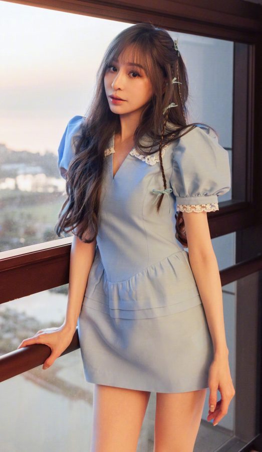 女歌星王心凌穿小蓝裙秀美腿甜度满满(9/14)