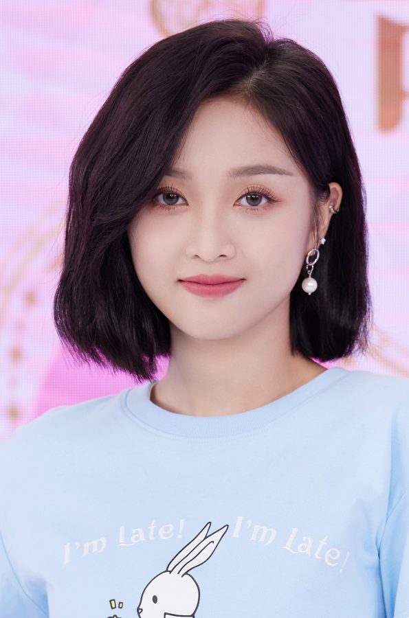 可爱美少女吴宣仪纤细玉腿现身斯凯奇品牌直播间(3/3)